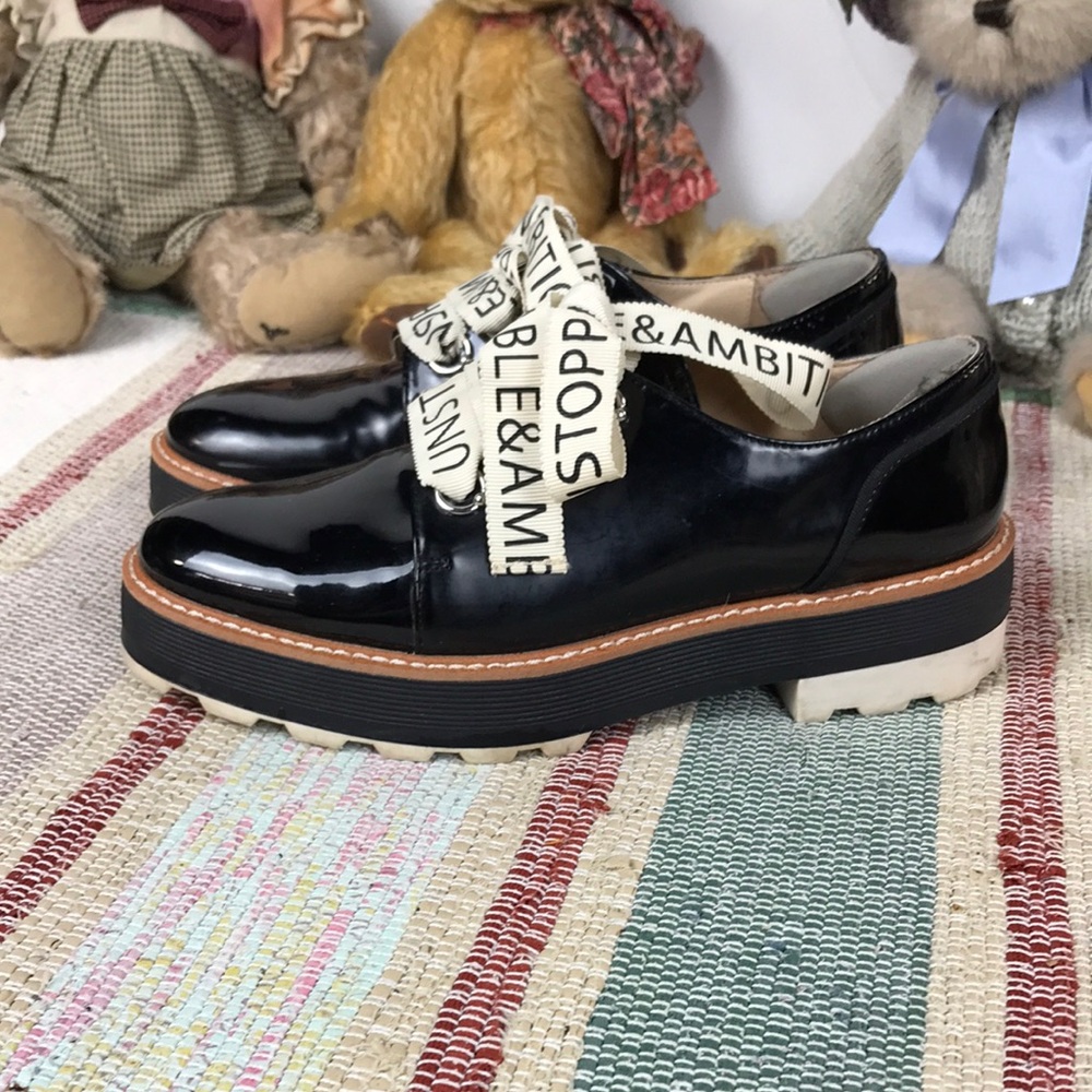 Zara Woman Patent Faux Leather Platform Oxford in Black with Branded Ribbon